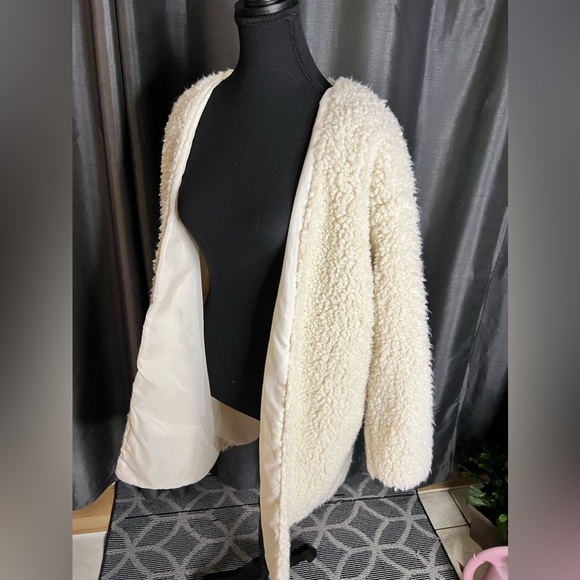 Brand new H&M white fuzzy coat - Picture 7 of 7